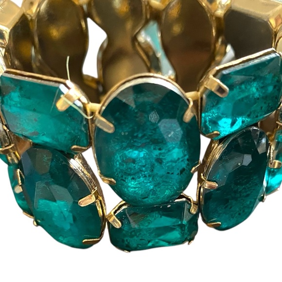 Emerald colored stretch bracelet - Picture 2 of 5